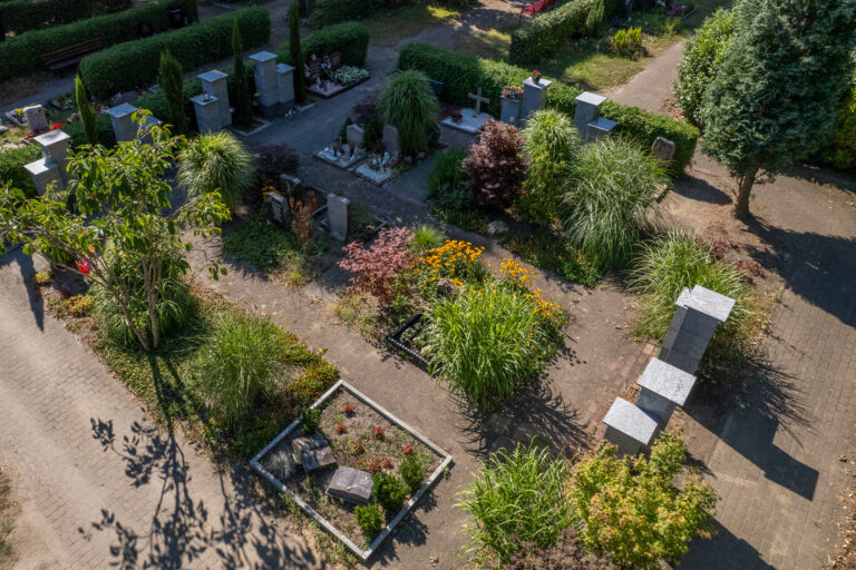 Quartier X - Mit neuer Urnenstelenanlage